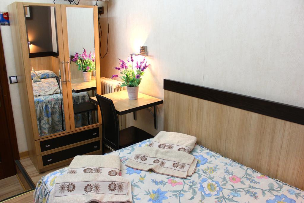 Hostal De La Torre Hostal Economico Вальядолід Номер фото