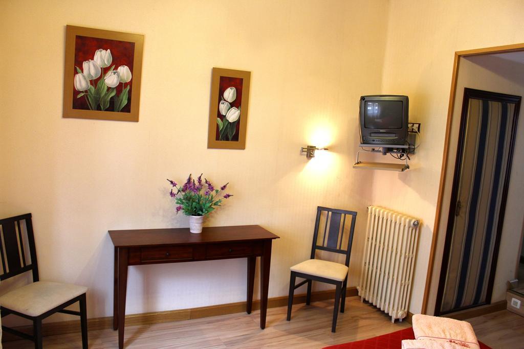 Hostal De La Torre Hostal Economico Вальядолід Номер фото