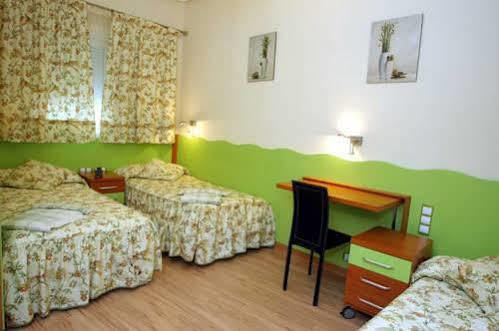 Hostal De La Torre Hostal Economico Вальядолід Екстер'єр фото